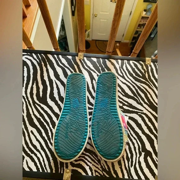 Blowfish Malibu tie dye slides size 7 1/2 - Picture 3 of 5